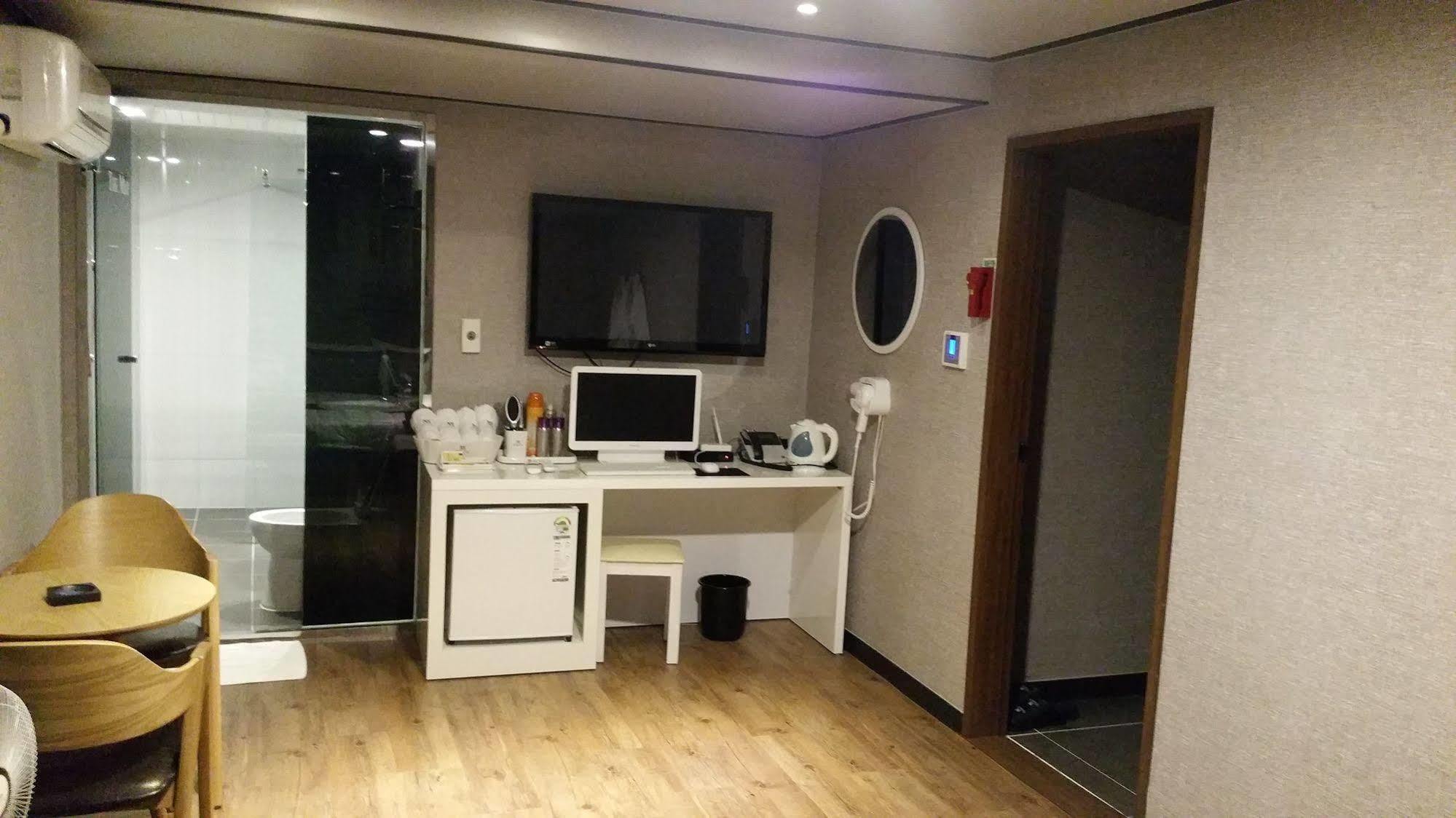 The May Hotel Busan Exterior photo